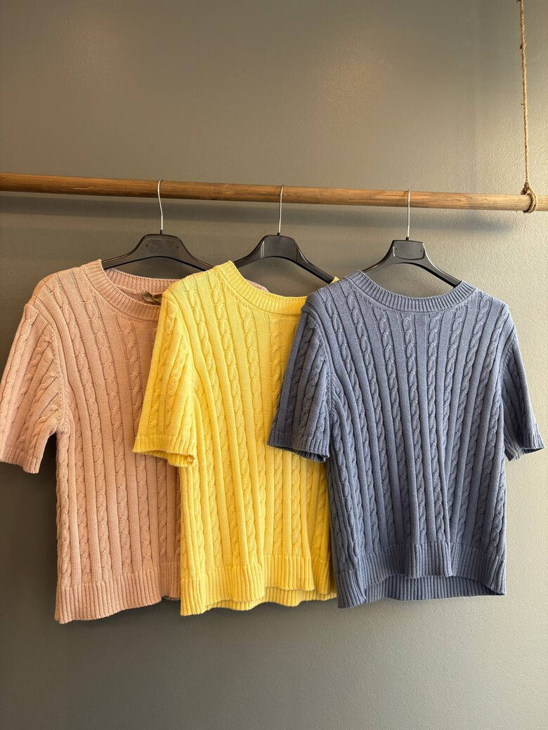 Džemperis kokvilnas ar īsām piedurknēm un pīnēm